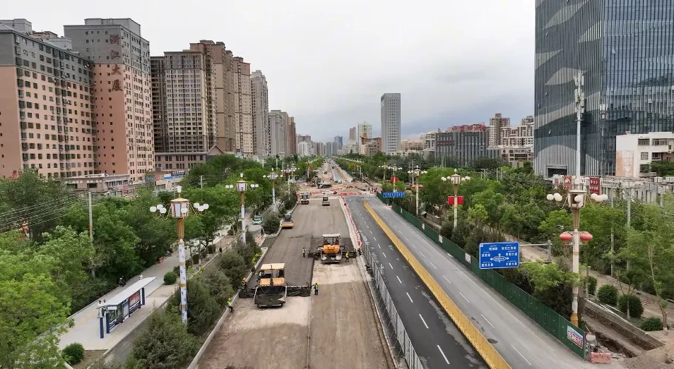 全力保障质量与进度!石化大道与建国北路改造工程加快推进 - 梨城要闻 - 库尔勒市人民政府
