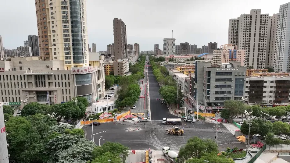 全力保障质量与进度!石化大道与建国北路改造工程加快推进 - 梨城要闻 - 库尔勒市人民政府